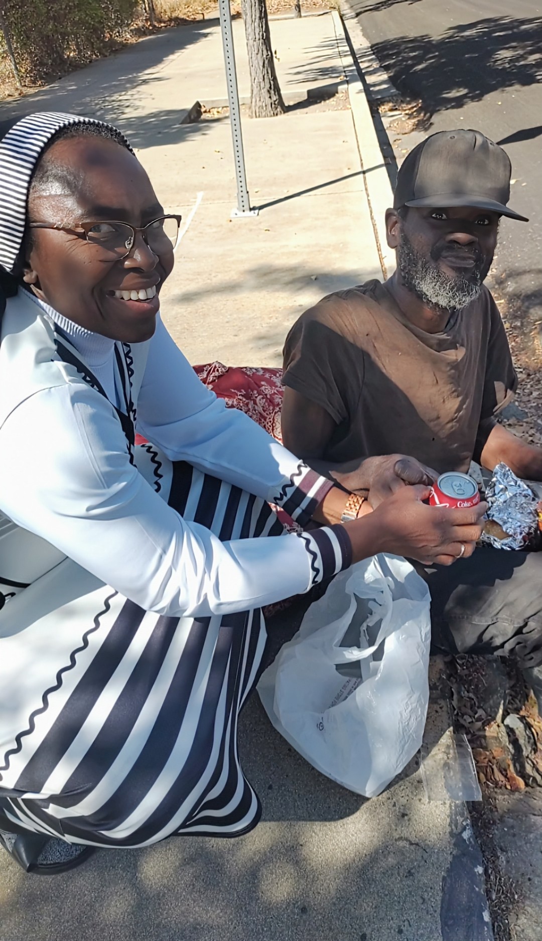 Sister Felicia sharing lunch during street outreach